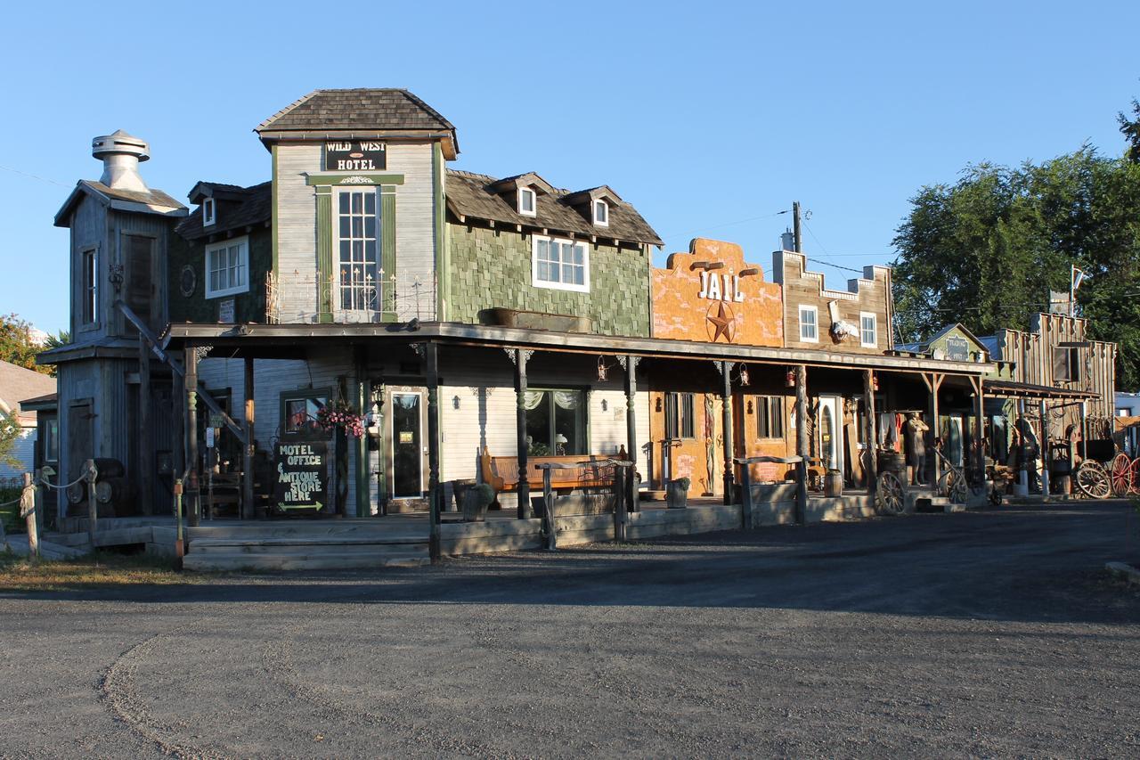 Black Bear Motel Davenport Екстер'єр фото
