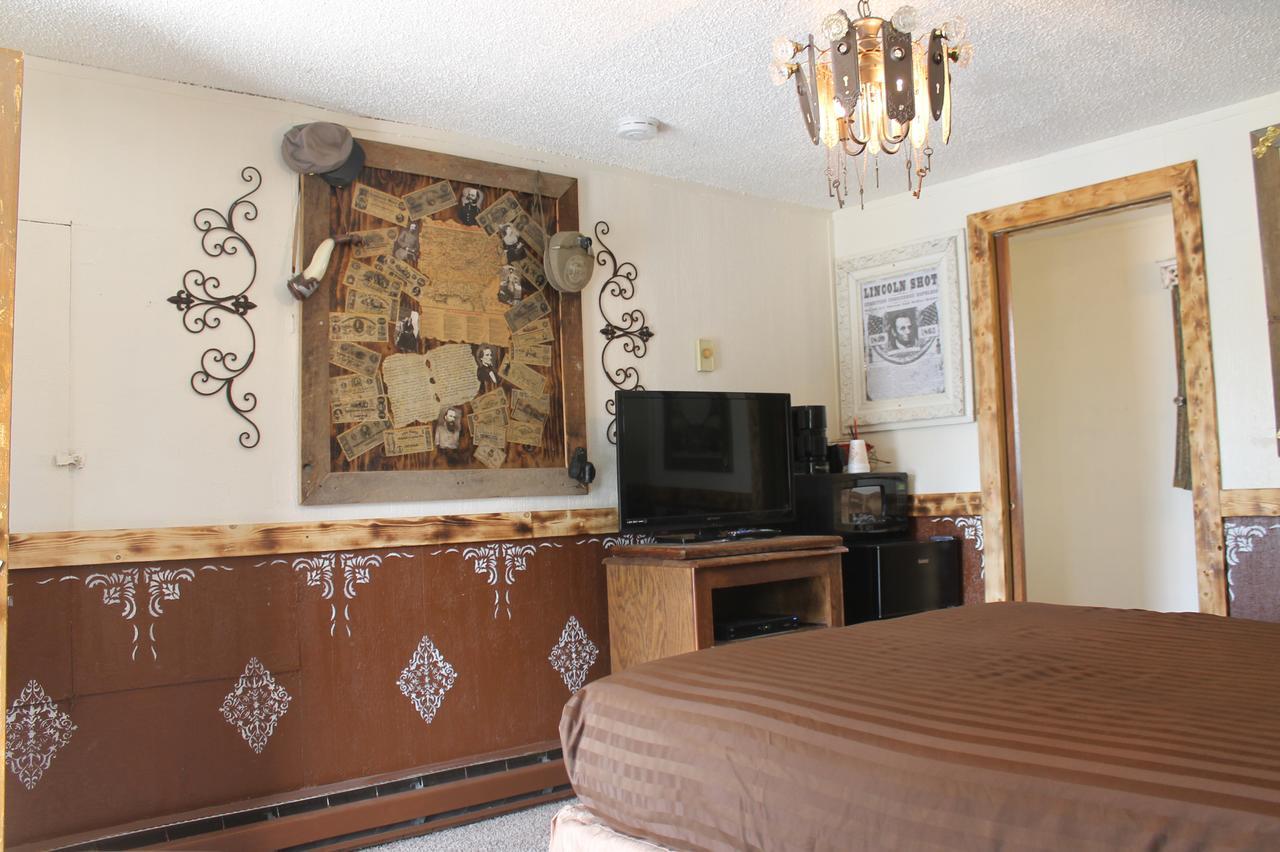 Black Bear Motel Davenport Екстер'єр фото