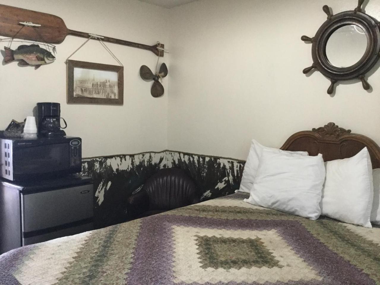 Black Bear Motel Davenport Екстер'єр фото