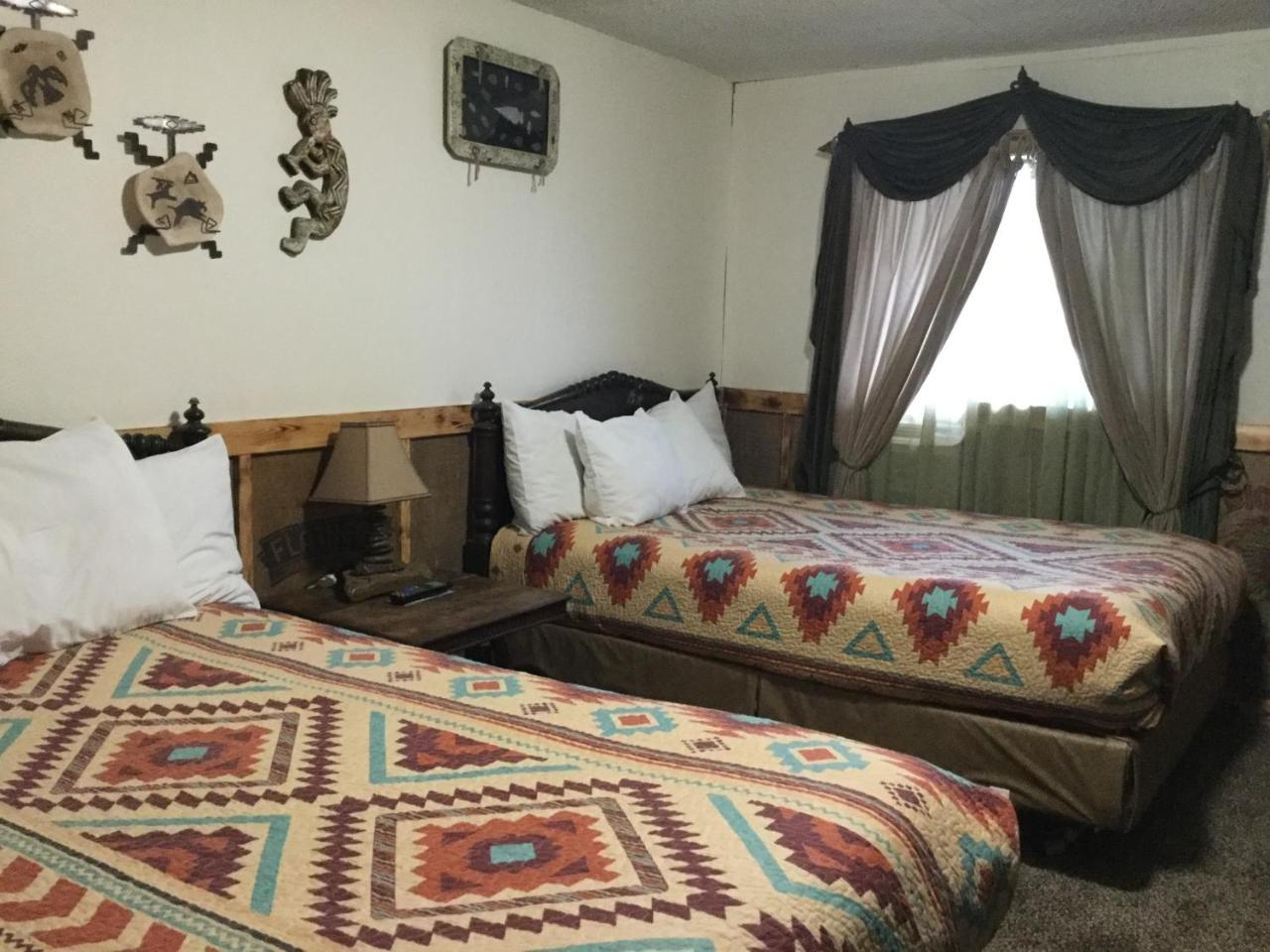 Black Bear Motel Davenport Екстер'єр фото