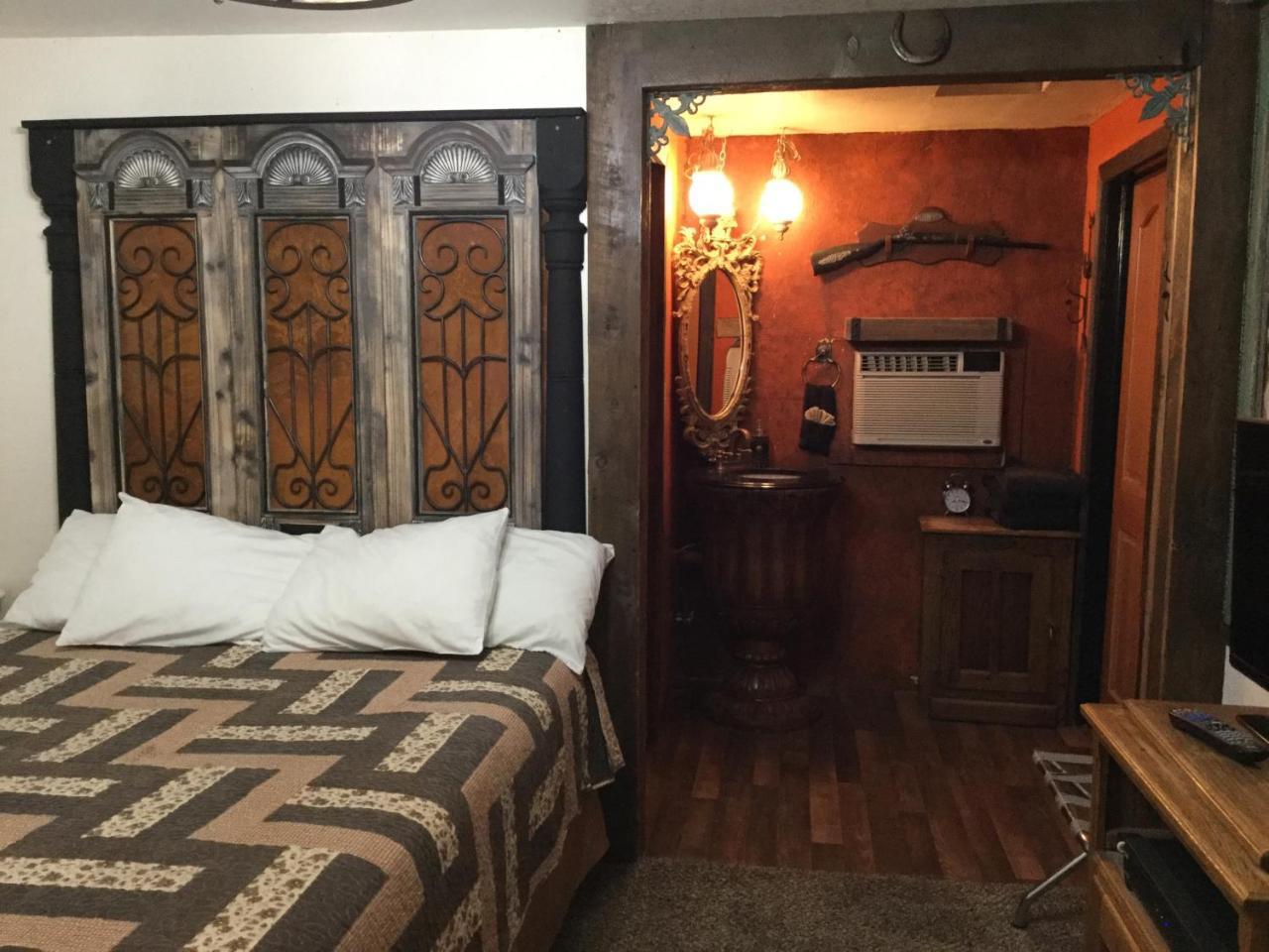 Black Bear Motel Davenport Екстер'єр фото