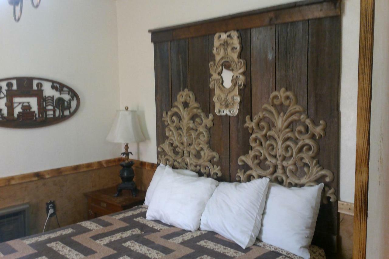 Black Bear Motel Davenport Екстер'єр фото