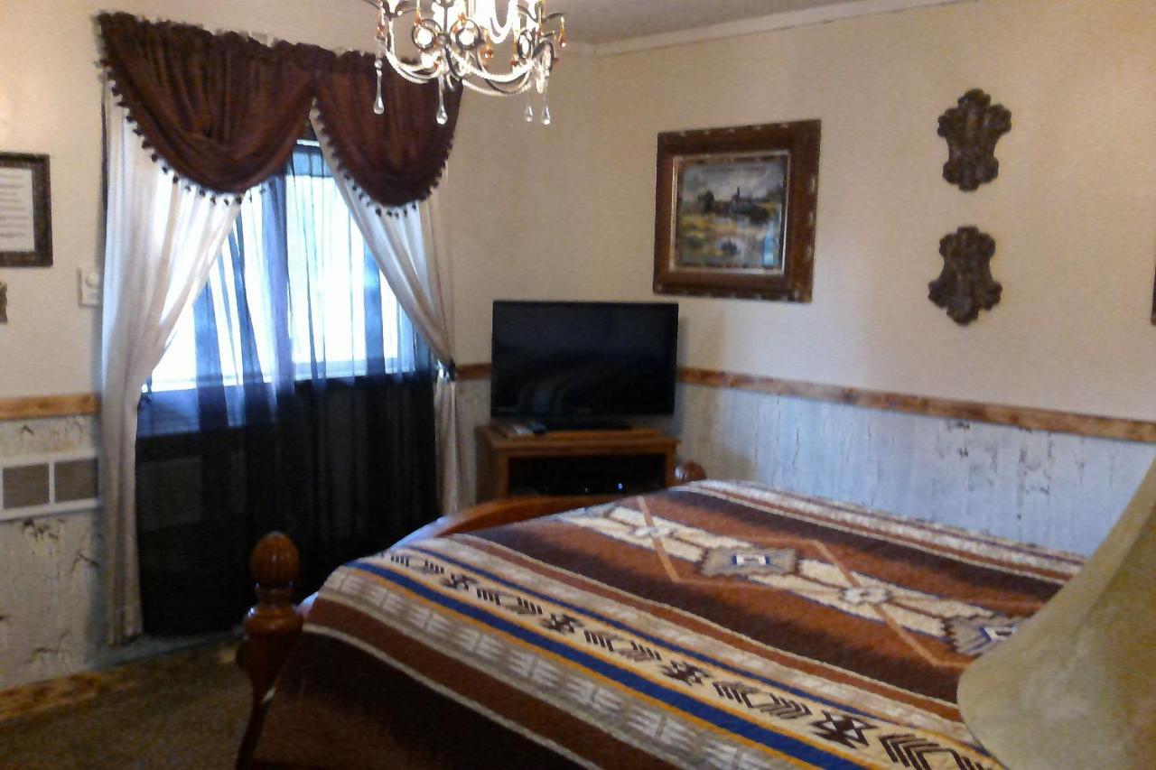 Black Bear Motel Davenport Екстер'єр фото